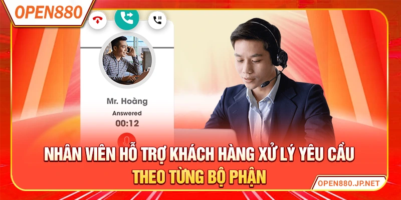Nhân viên hỗ trợ khách hàng xử lý yêu cầu theo từng bộ phận